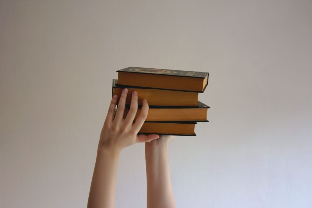 Mengenal Proses Penerbitan Buku, Dari Naskah Menjadi Karya Profesional